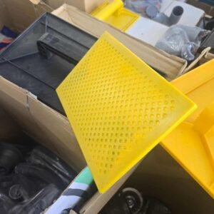TALOUCHE PLASTIQUE CARRE PM JAUNE